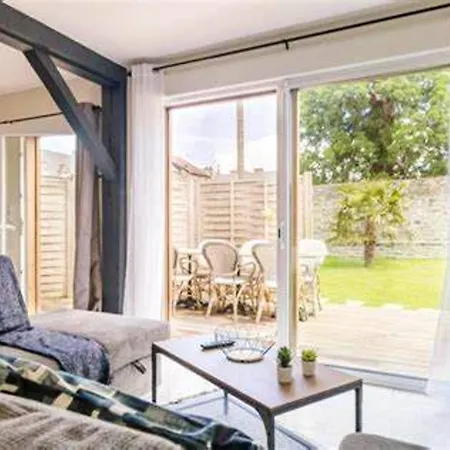 Holiday home Maison Charmante A Avec Piscine Partagee *