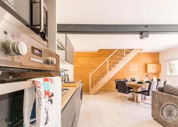 Maison Charmante A Avec Piscine Partagee Pontorson