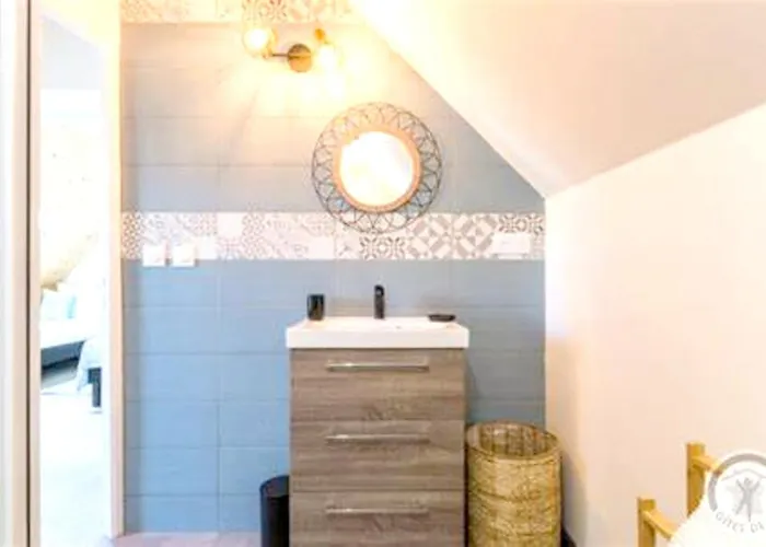 Maison Charmante A Avec Piscine Partagee Pontorson